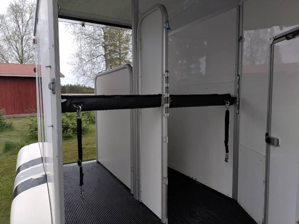 Umeå A45 Hevostraileri, etupurku - Tiertransporter Anhänger: das Bild 5 Umeå A45 Hevostraileri, etupurku - Tiertransporter Anhänger: das Bild 5