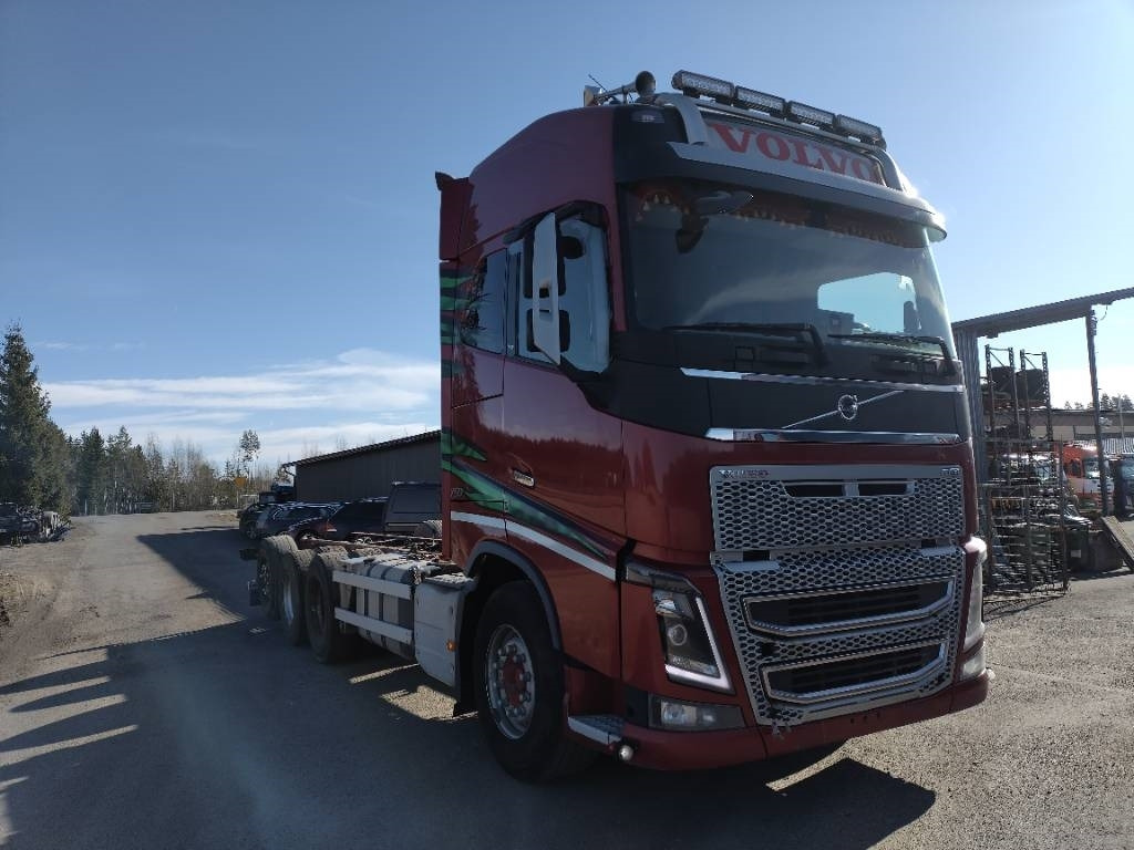 Volvo FH750 8x4 alusta - Fahrgestell LKW: das Bild 2 Volvo FH750 8x4 alusta - Fahrgestell LKW: das Bild 2