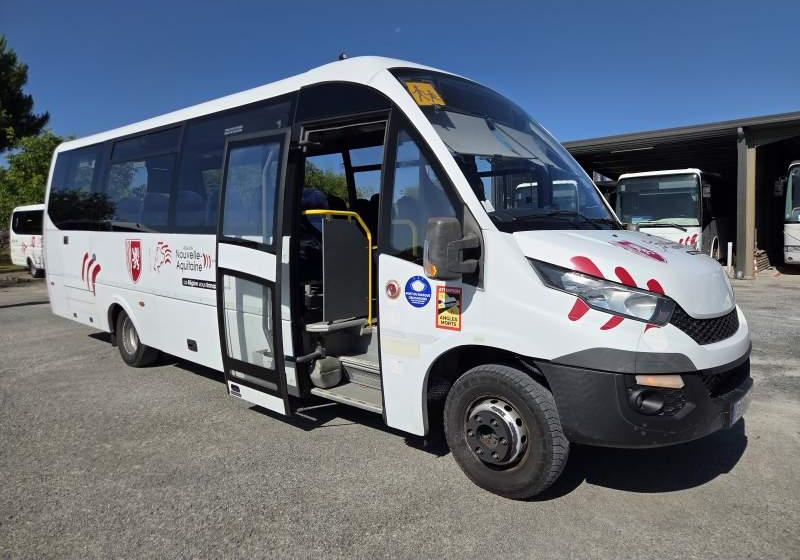 Iveco ROSERO FIRST / SPROWADZONE / 35 MIEJSC - Kleinbus, Personentransporter: das Bild 1 Iveco ROSERO FIRST / SPROWADZONE / 35 MIEJSC - Kleinbus, Personentransporter: das Bild 1
