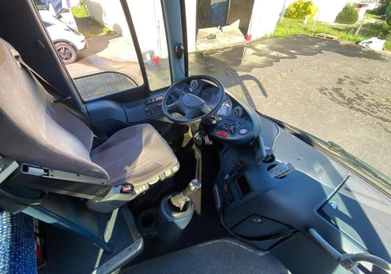 Neoplan TRENDLINER / SPROWADZONY / KLIMATYZACJA/ MANUAL - Überlandbus: das Bild 4 Neoplan TRENDLINER / SPROWADZONY / KLIMATYZACJA/ MANUAL - Überlandbus: das Bild 4