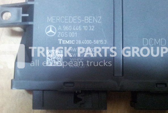 Armaturenbrett für LKW MERCEDES-BENZ control unit radio dashboard: das Bild 9