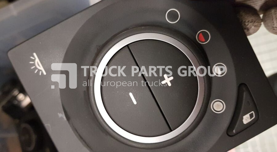 VOLVO FH4 euro6 control panels dashboard, central panel, information p dashboard - Armaturenbrett für LKW: das Bild 3 VOLVO FH4 euro6 control panels dashboard, central panel, information p dashboard - Armaturenbrett für LKW: das Bild 3