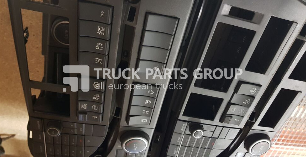 VOLVO FH4 euro6 control panels dashboard, central panel, information p dashboard - Armaturenbrett für LKW: das Bild 1 VOLVO FH4 euro6 control panels dashboard, central panel, information p dashboard - Armaturenbrett für LKW: das Bild 1