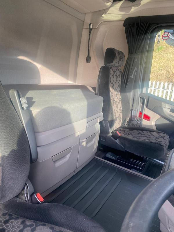 Sattelzugmaschine Scania R450: das Bild 8