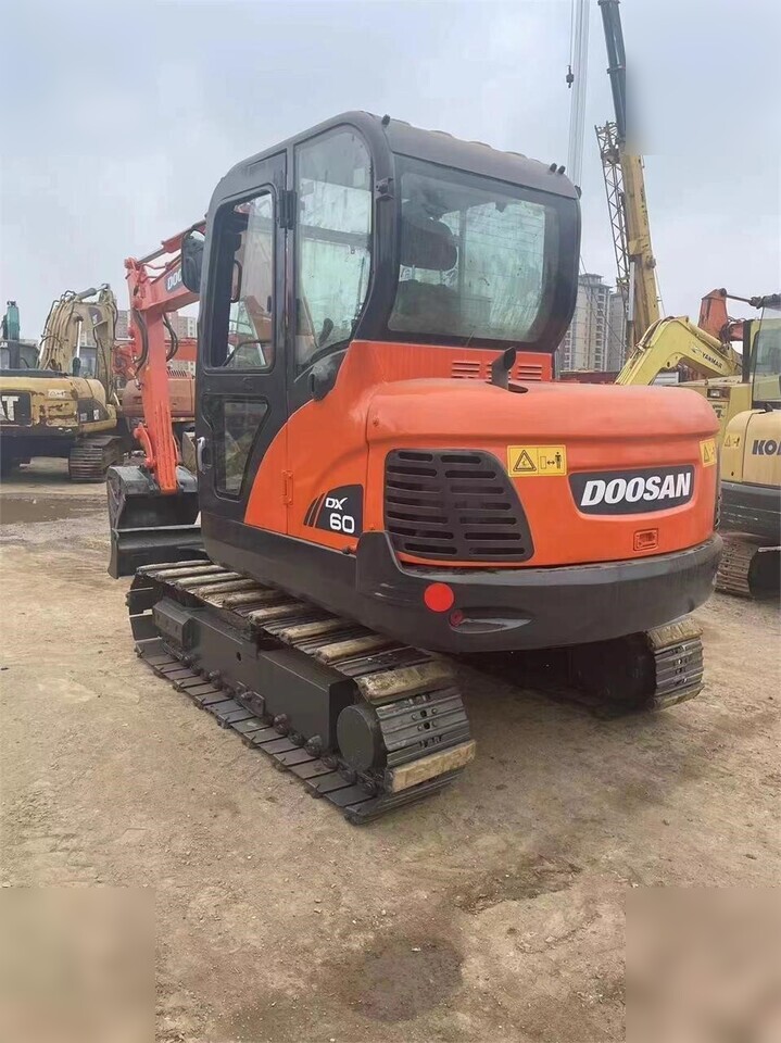 DOOSAN DX60 - Kettenbagger: das Bild 5 DOOSAN DX60 - Kettenbagger: das Bild 5