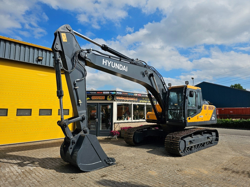Hyundai R215L - Kettenbagger: das Bild 2 Hyundai R215L - Kettenbagger: das Bild 2