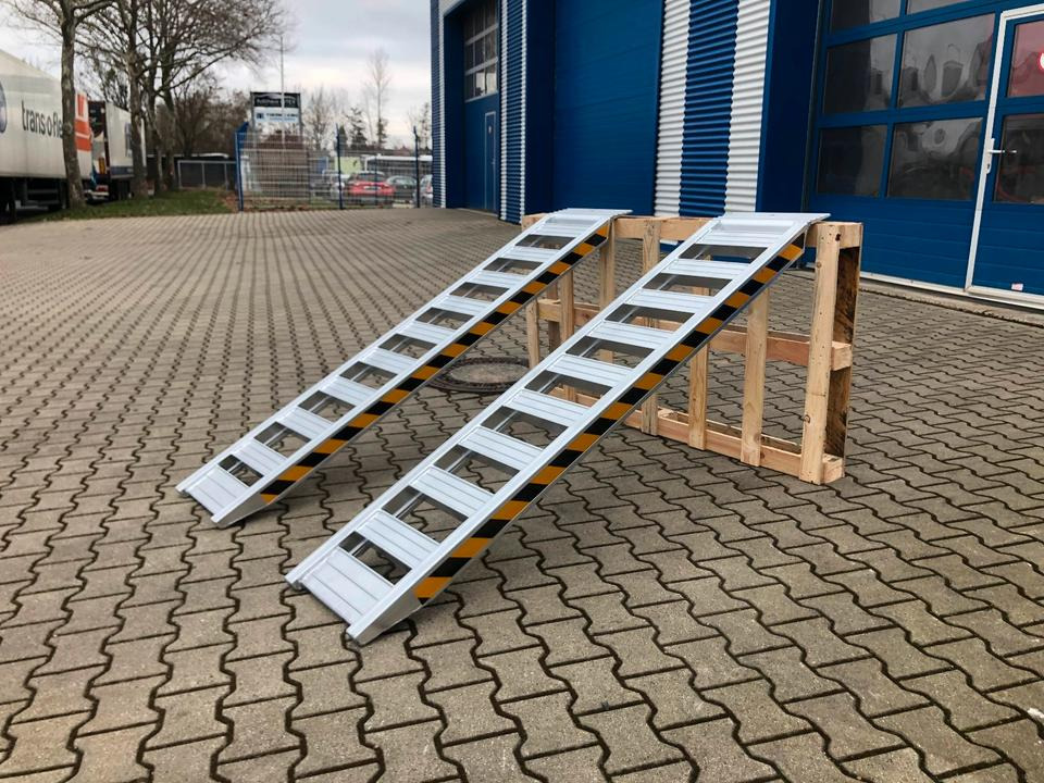 Alurampen Satz 2m 2000KG Minibagger Minilader Quad Auffahrrampe *INKL.19% MWST* - Verladerampe: das Bild 1 Alurampen Satz 2m 2000KG Minibagger Minilader Quad Auffahrrampe *INKL.19% MWST* - Verladerampe: das Bild 1