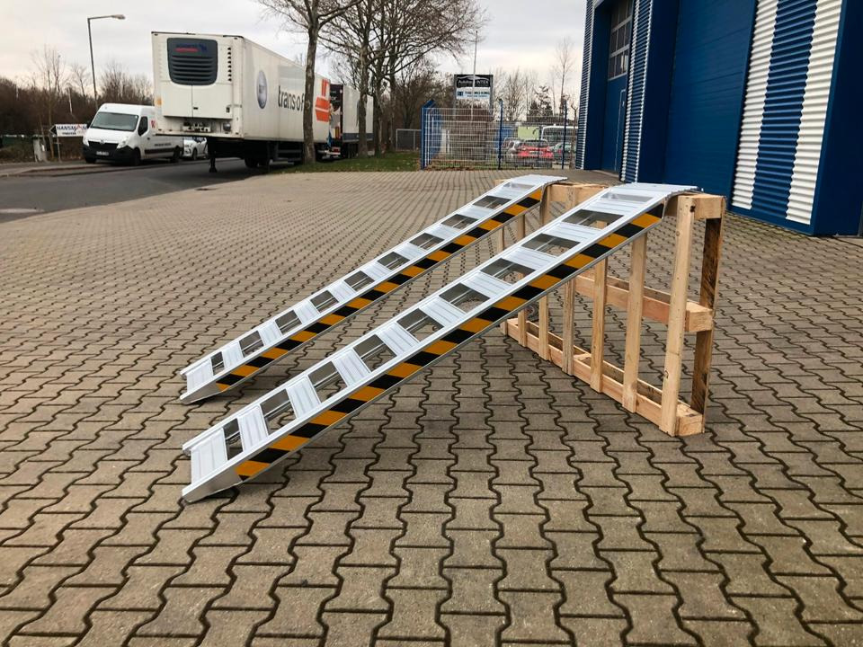 Alurampen Satz 2m 2000KG Minibagger Minilader Quad Auffahrrampe *INKL.19% MWST* - Verladerampe: das Bild 5 Alurampen Satz 2m 2000KG Minibagger Minilader Quad Auffahrrampe *INKL.19% MWST* - Verladerampe: das Bild 5