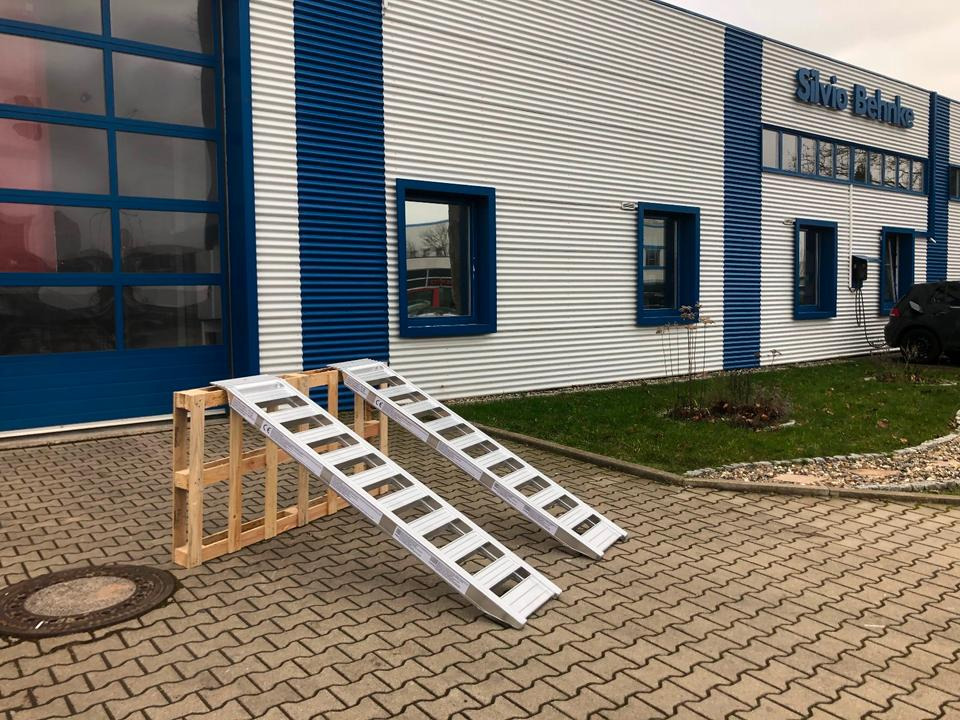 Alurampen Satz 2m 2000KG Minibagger Minilader Quad Auffahrrampe *INKL.19% MWST* - Verladerampe: das Bild 2 Alurampen Satz 2m 2000KG Minibagger Minilader Quad Auffahrrampe *INKL.19% MWST* - Verladerampe: das Bild 2