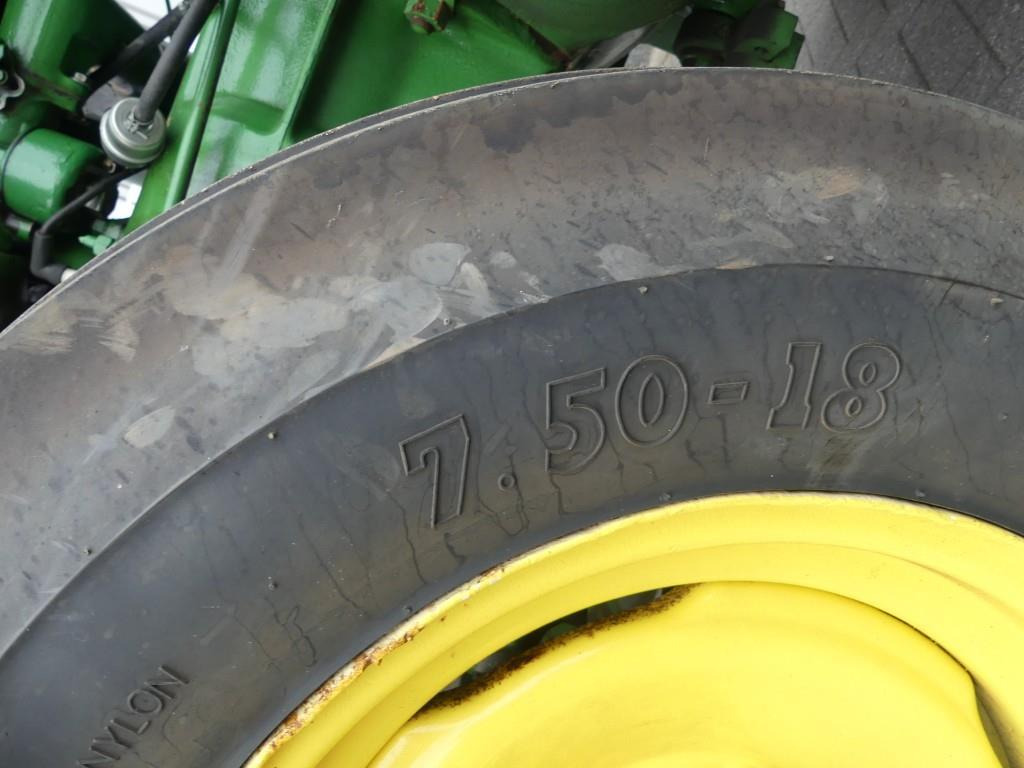Traktor John-Deere D: das Bild 17