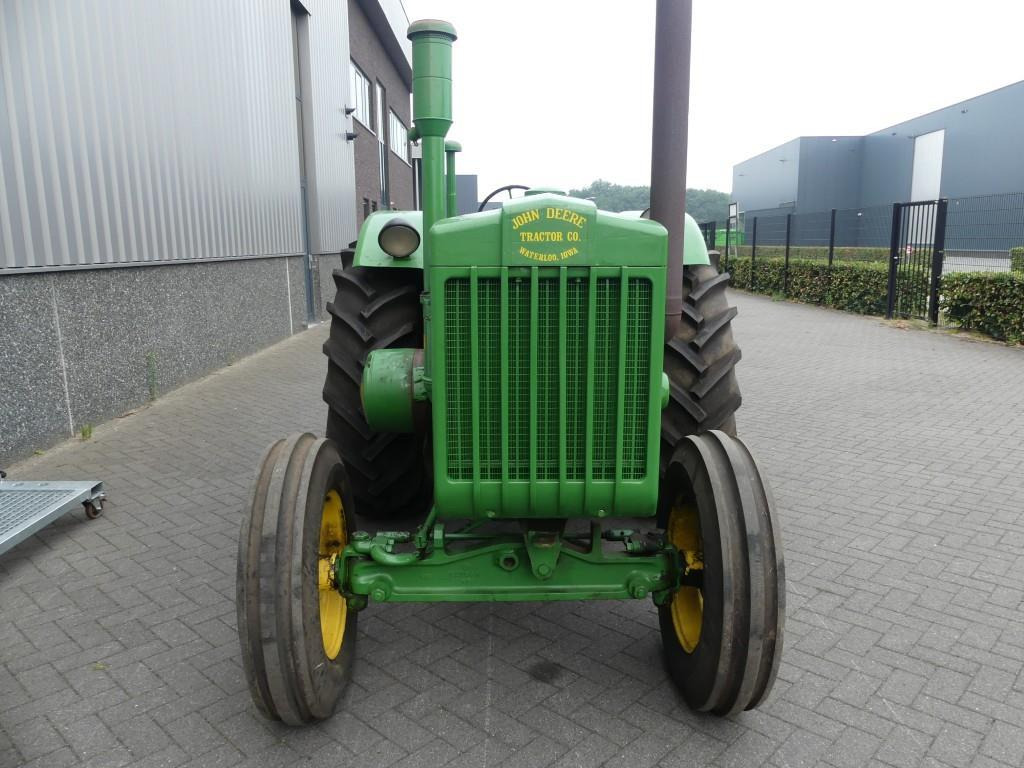 Traktor John-Deere D: das Bild 24