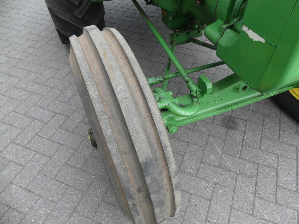 Traktor John-Deere D: das Bild 25