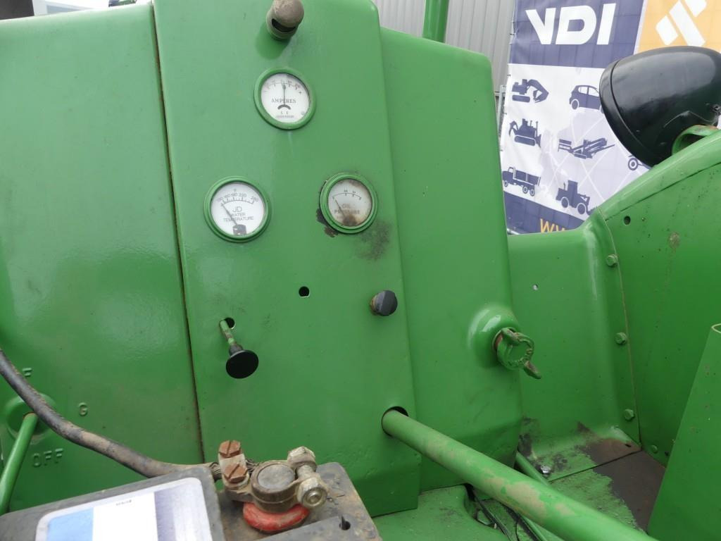 Traktor John-Deere D: das Bild 8