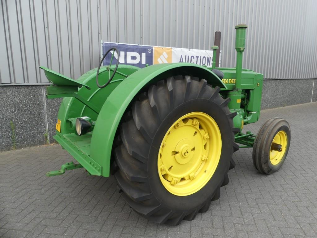 Traktor John-Deere D: das Bild 34