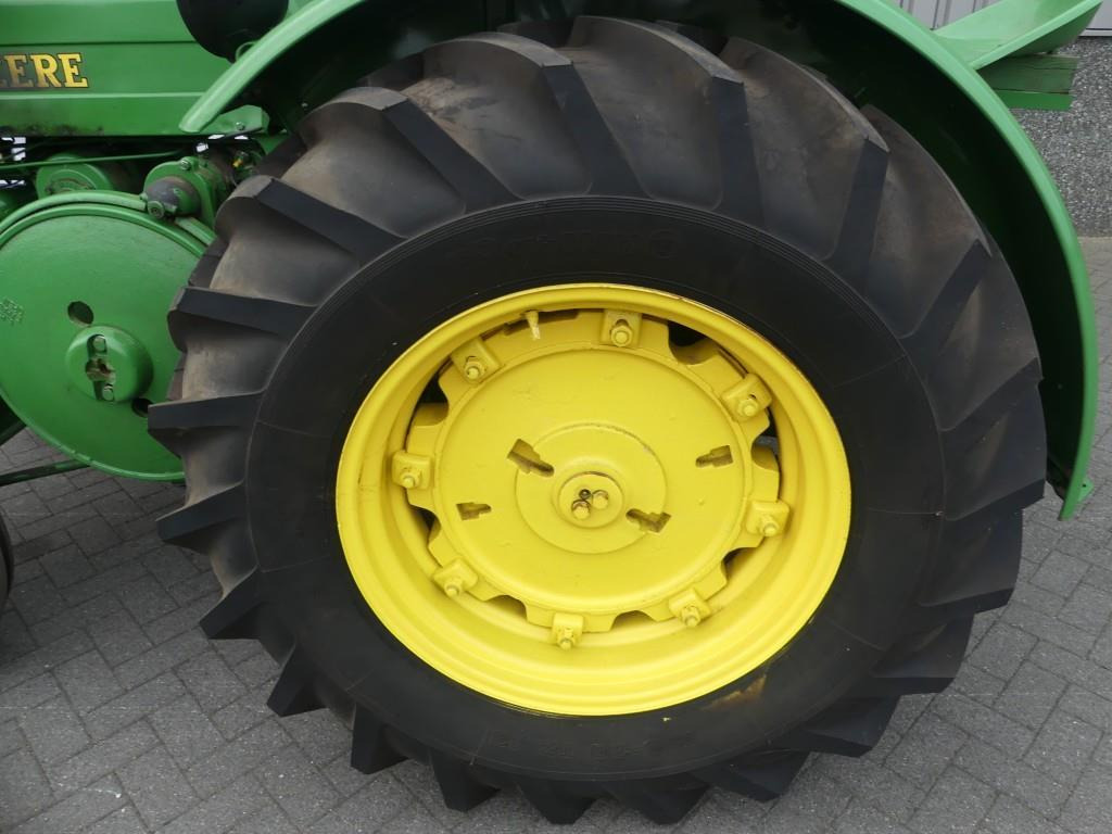 Traktor John-Deere D: das Bild 12