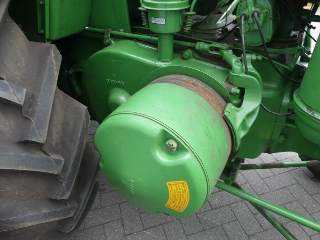 Traktor John-Deere D: das Bild 28