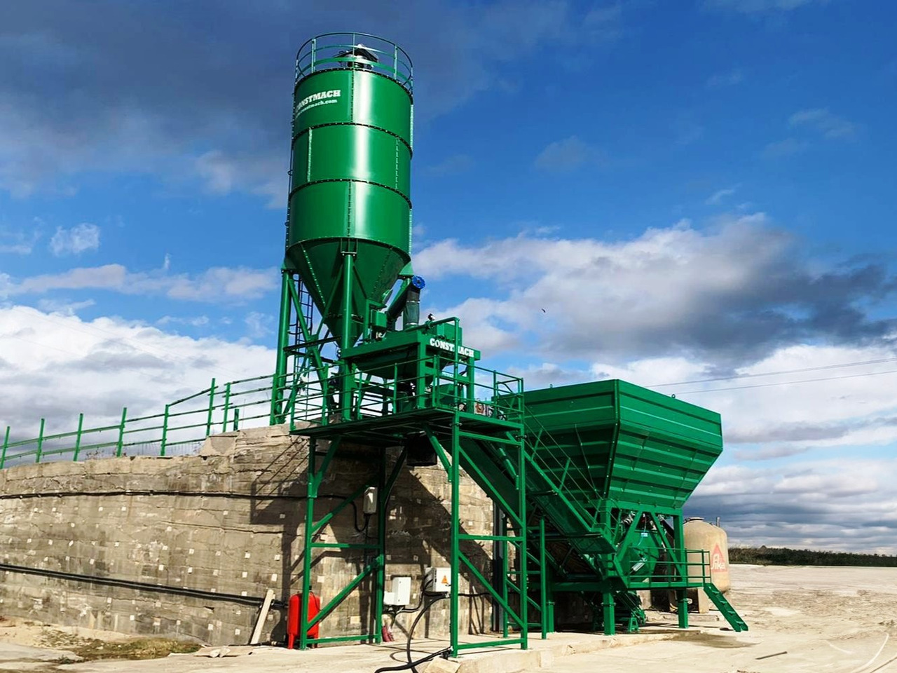 Constmach 60 m³/h Dry Type Concrete Batching Plant - Betonmischanlage: das Bild 2 Constmach 60 m³/h Dry Type Concrete Batching Plant - Betonmischanlage: das Bild 2