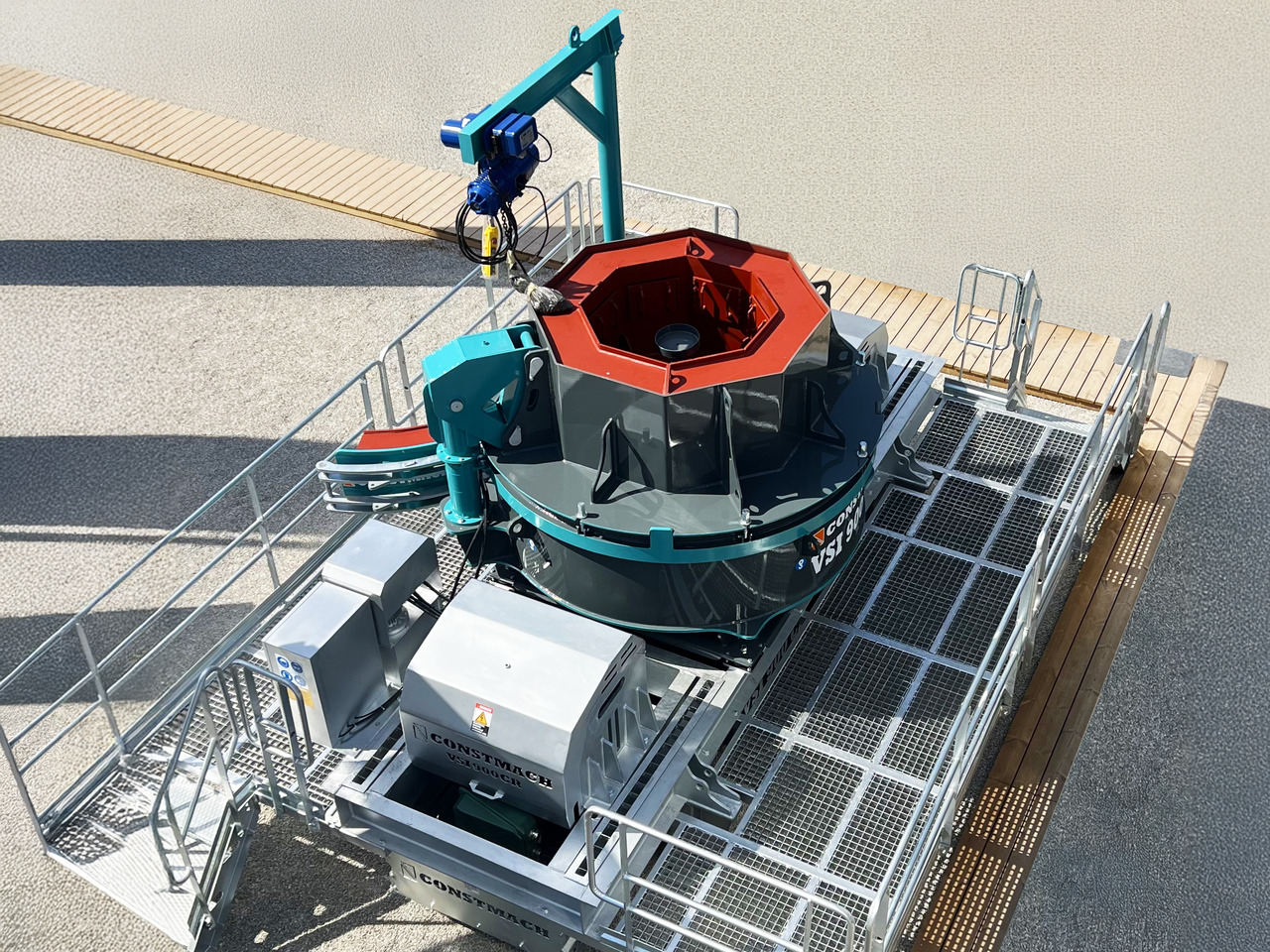 Constmach Vertical Shaft Impact Crusher with a Capacity of 65 to 400 T/H - Prallbrecher: das Bild 1 Constmach Vertical Shaft Impact Crusher with a Capacity of 65 to 400 T/H - Prallbrecher: das Bild 1