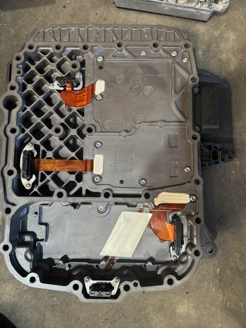 ZF Getriebesteller Oberteil TRAXON Deckel 0501331678 - Getriebe und Teile für LKW: das Bild 1 ZF Getriebesteller Oberteil TRAXON Deckel 0501331678 - Getriebe und Teile für LKW: das Bild 1