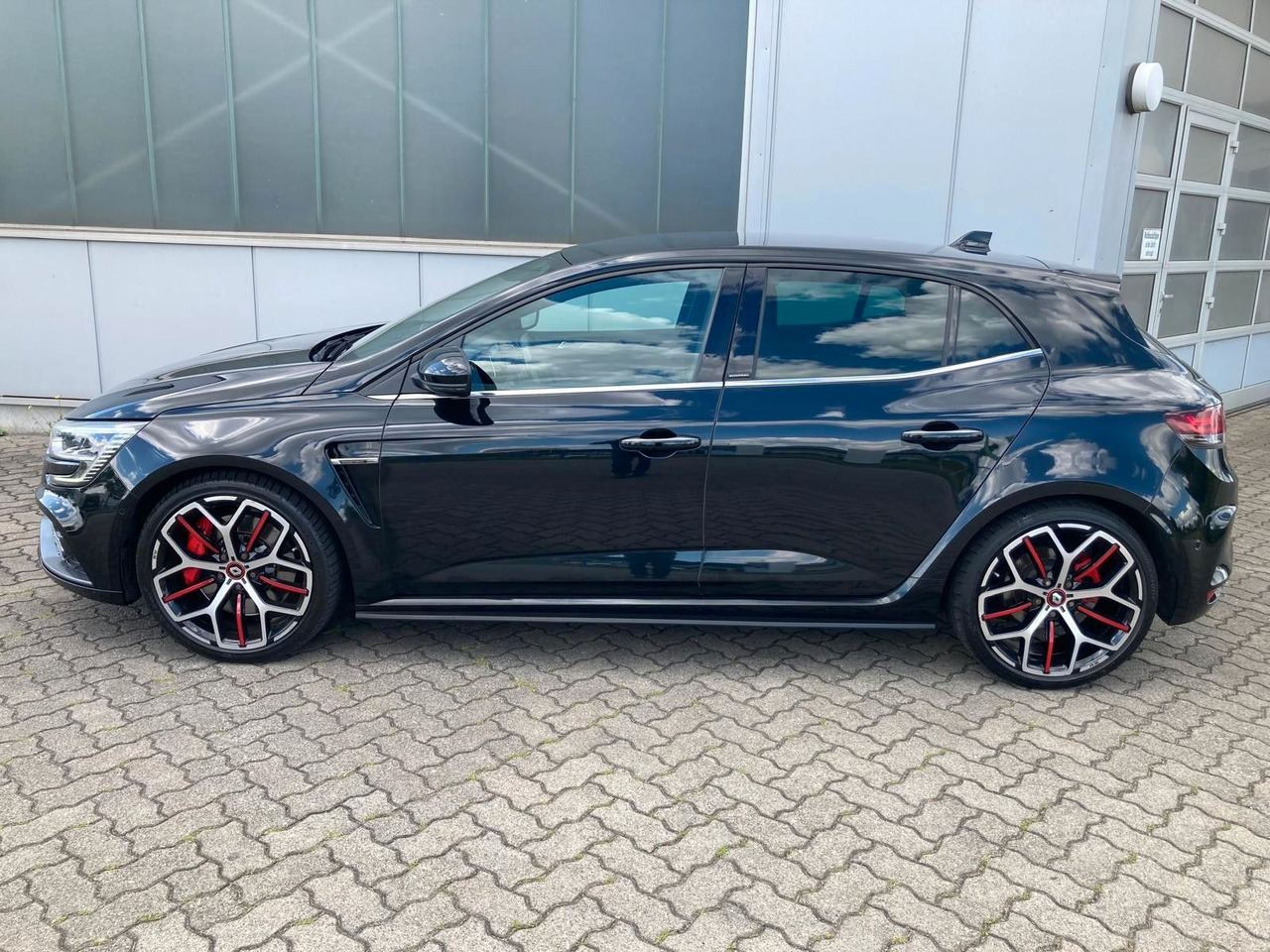 Renault Megane IV Lim. 5-trg. R.S. Trophy TCe 300 - PKW: das Bild 2 Renault Megane IV Lim. 5-trg. R.S. Trophy TCe 300 - PKW: das Bild 2