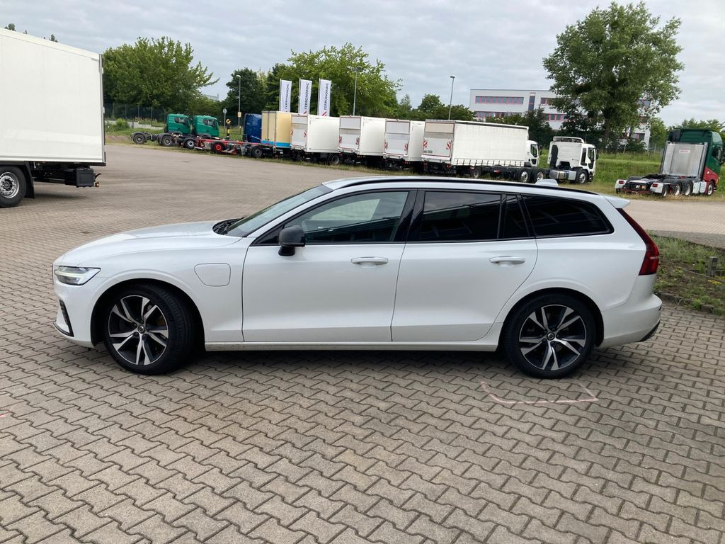 Volvo V60 T6 AWD R-Design Expression Recharge Plug-In Volvo V60 T6 AWD R-Design Expression Recharge Plug-In - Kombi: das Bild 2 Volvo V60 T6 AWD R-Design Expression Recharge Plug-In Volvo V60 T6 AWD R-Design Expression Recharge Plug-In - Kombi: das Bild 2