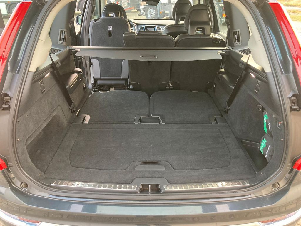 Volvo XC 90 T8 7-Sitzer Inscr. Expr. Recharge AWD Volvo XC 90 T8 7-Sitzer Inscr. Expr. Recharge AWD - SUV/ Geländewagen: das Bild 5 Volvo XC 90 T8 7-Sitzer Inscr. Expr. Recharge AWD Volvo XC 90 T8 7-Sitzer Inscr. Expr. Recharge AWD - SUV/ Geländewagen: das Bild 5