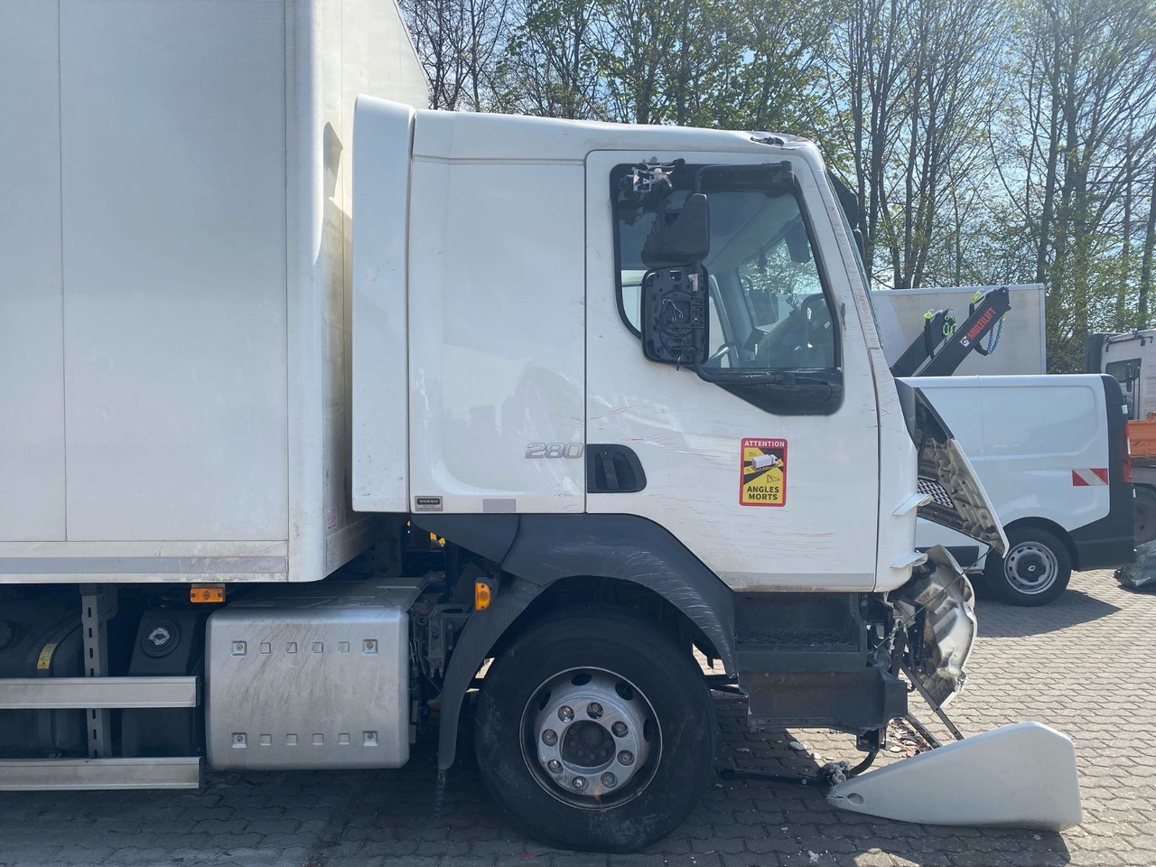 Volvo FL 16.280 Koffer Unfallschaden - Koffer LKW: das Bild 2 Volvo FL 16.280 Koffer Unfallschaden - Koffer LKW: das Bild 2