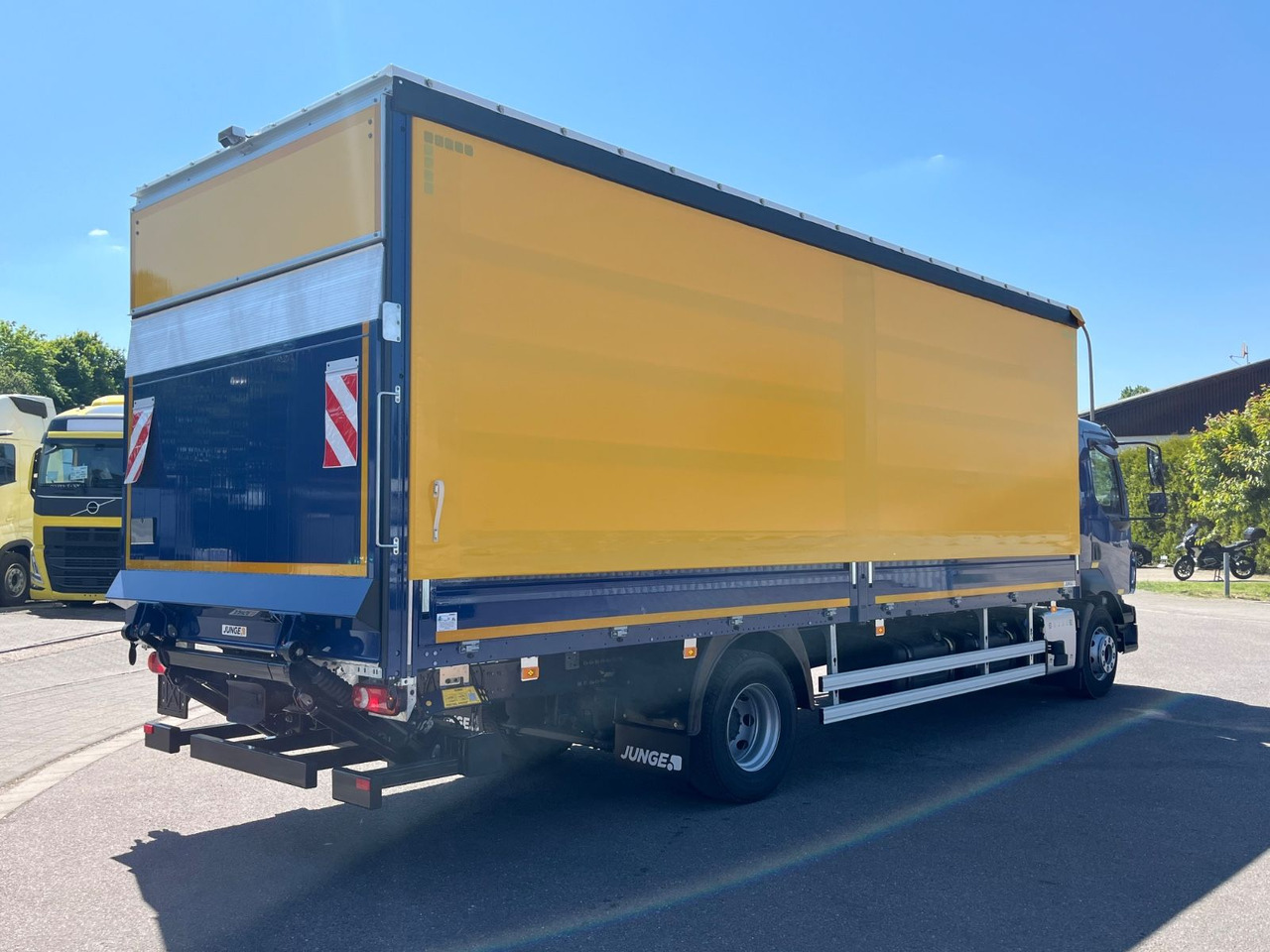Volvo FL14.245 Junge Schiebeplane - Plane LKW: das Bild 5 Volvo FL14.245 Junge Schiebeplane - Plane LKW: das Bild 5