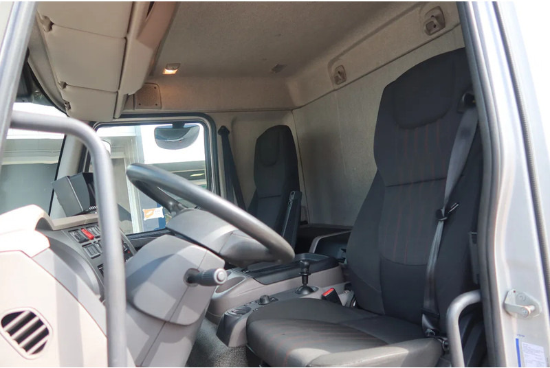 DAF LF 210 FA Zilver metallic bak + klep Dhollandia 1500 kg + rol stops, Comfort cabine. - Koffer LKW: das Bild 5 DAF LF 210 FA Zilver metallic bak + klep Dhollandia 1500 kg + rol stops, Comfort cabine. - Koffer LKW: das Bild 5