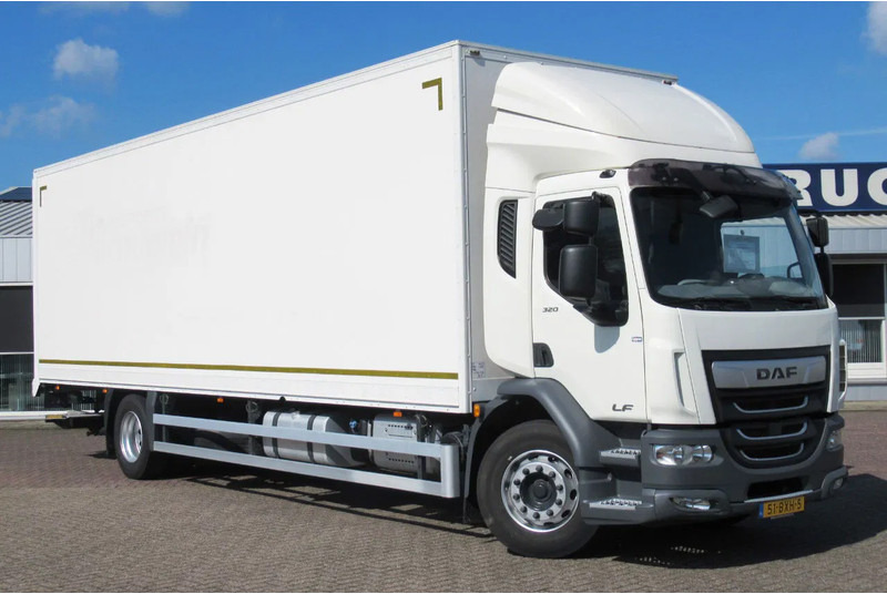 DAF LF 55 320 Euro 6 - Koffer LKW: das Bild 2 DAF LF 55 320 Euro 6 - Koffer LKW: das Bild 2