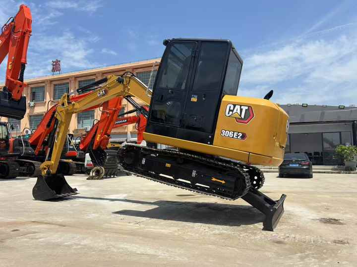 6 Ton Used Cat 305.5 306 307e 308 Crawler Excavator Mini Caterpillar 305.5 E2 for Sale China Cat305.5 Cat305.5e2 Low Price - Bagger: das Bild 4 6 Ton Used Cat 305.5 306 307e 308 Crawler Excavator Mini Caterpillar 305.5 E2 for Sale China Cat305.5 Cat305.5e2 Low Price - Bagger: das Bild 4