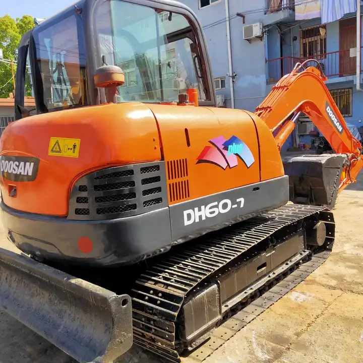 Awesome Performance Korea Imported Small Scale Used Doosan Dh60 Excavator in Shanghai - Kettenbagger: das Bild 4 Awesome Performance Korea Imported Small Scale Used Doosan Dh60 Excavator in Shanghai - Kettenbagger: das Bild 4