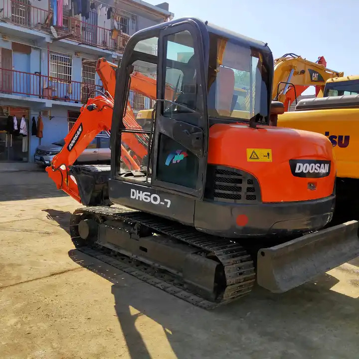 Awesome Performance Korea Imported Small Scale Used Doosan Dh60 Excavator in Shanghai - Kettenbagger: das Bild 1 Awesome Performance Korea Imported Small Scale Used Doosan Dh60 Excavator in Shanghai - Kettenbagger: das Bild 1