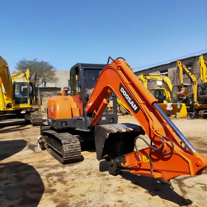 Awesome Performance Korea Imported Small Scale Used Doosan Dh60 Excavator in Shanghai - Kettenbagger: das Bild 5 Awesome Performance Korea Imported Small Scale Used Doosan Dh60 Excavator in Shanghai - Kettenbagger: das Bild 5