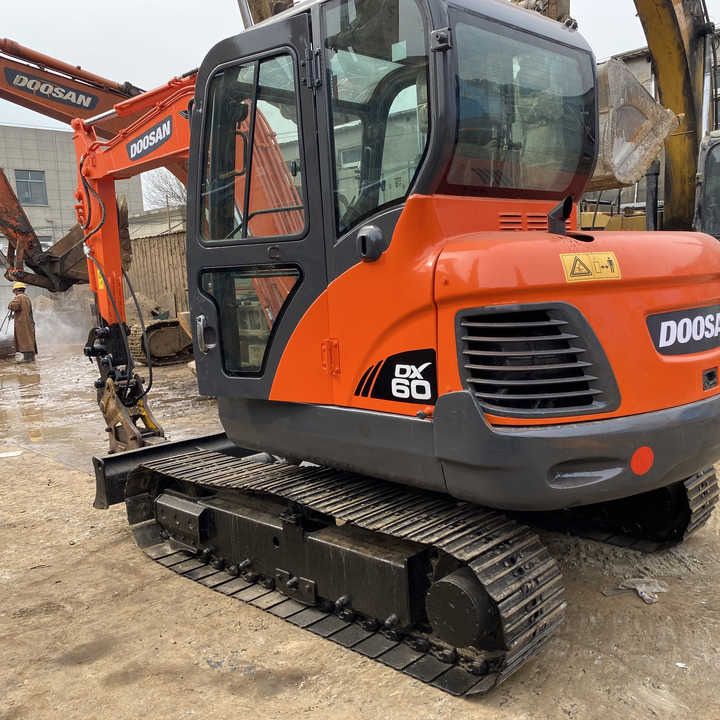 Awesome Performance Korea Imported Small Scale Used Doosan Dx60 Excavator in Shanghai - Kettenbagger: das Bild 1 Awesome Performance Korea Imported Small Scale Used Doosan Dx60 Excavator in Shanghai - Kettenbagger: das Bild 1