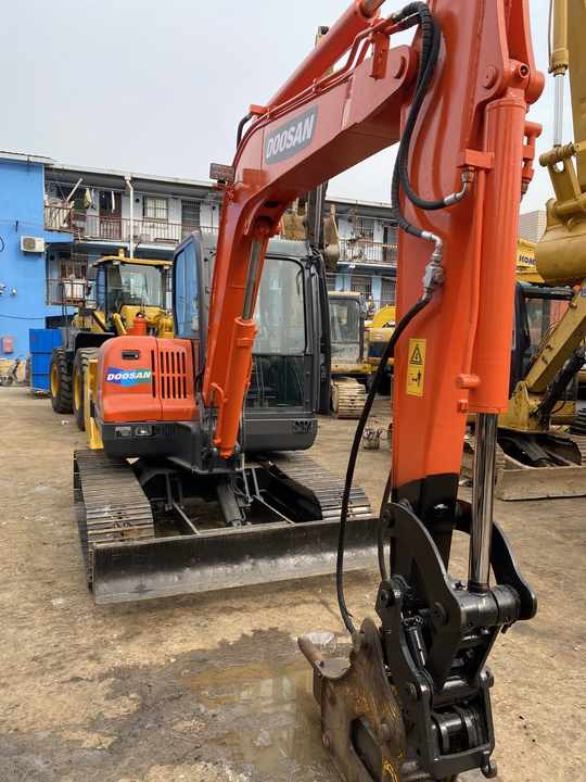 Awesome Performance Korea Imported Small Scale Used Doosan Dx60 Excavator in Shanghai - Kettenbagger: das Bild 2 Awesome Performance Korea Imported Small Scale Used Doosan Dx60 Excavator in Shanghai - Kettenbagger: das Bild 2