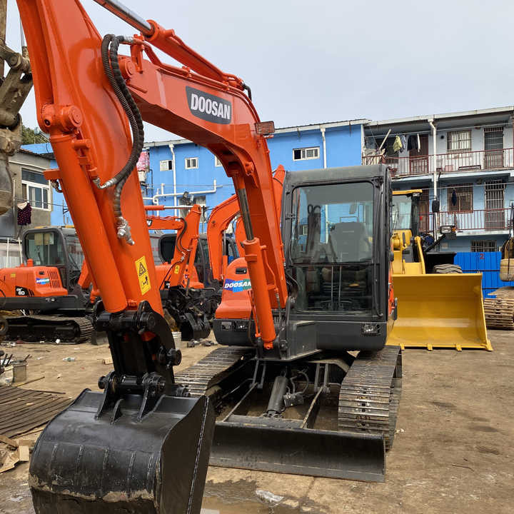 Awesome Performance Korea Imported Small Scale Used Doosan Dx60 Excavator in Shanghai - Kettenbagger: das Bild 1 Awesome Performance Korea Imported Small Scale Used Doosan Dx60 Excavator in Shanghai - Kettenbagger: das Bild 1