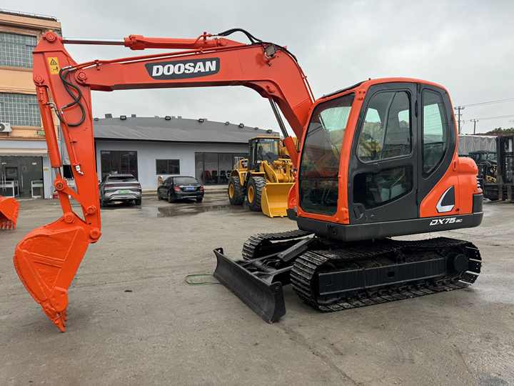 Doosan DX75-9C Used Excavator Crawler Second Hand Korean Engine DX75-9C Small Digger for Home or Farm - Kettenbagger: das Bild 4 Doosan DX75-9C Used Excavator Crawler Second Hand Korean Engine DX75-9C Small Digger for Home or Farm - Kettenbagger: das Bild 4