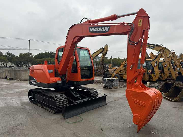 Kettenbagger Doosan DX75-9C Used Excavator Crawler Second Hand Korean Engine DX75-9C Small Digger for Home or Farm: das Bild 6