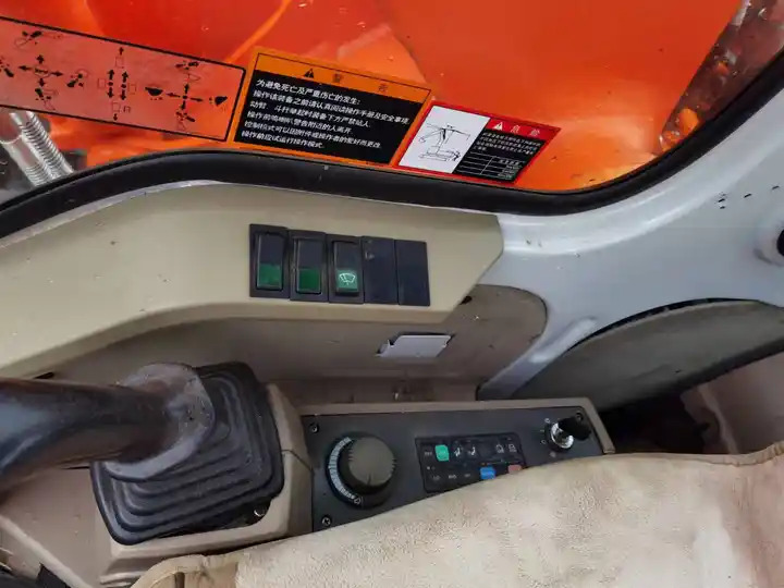 Excellent ConditionUsed Excavator Doosan Dh220 ,Nice Performance 22ton Used Excavator Dh220-7 At Low Price For Sale - Kettenbagger: das Bild 4 Excellent ConditionUsed Excavator Doosan Dh220 ,Nice Performance 22ton Used Excavator Dh220-7 At Low Price For Sale - Kettenbagger: das Bild 4