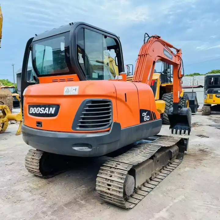 Nice Performance 6t Small Used Excavator,Original Korea Doosan Used Excavators Doosan Dx60 For Sale In Shanghai - Kettenbagger: das Bild 1 Nice Performance 6t Small Used Excavator,Original Korea Doosan Used Excavators Doosan Dx60 For Sale In Shanghai - Kettenbagger: das Bild 1