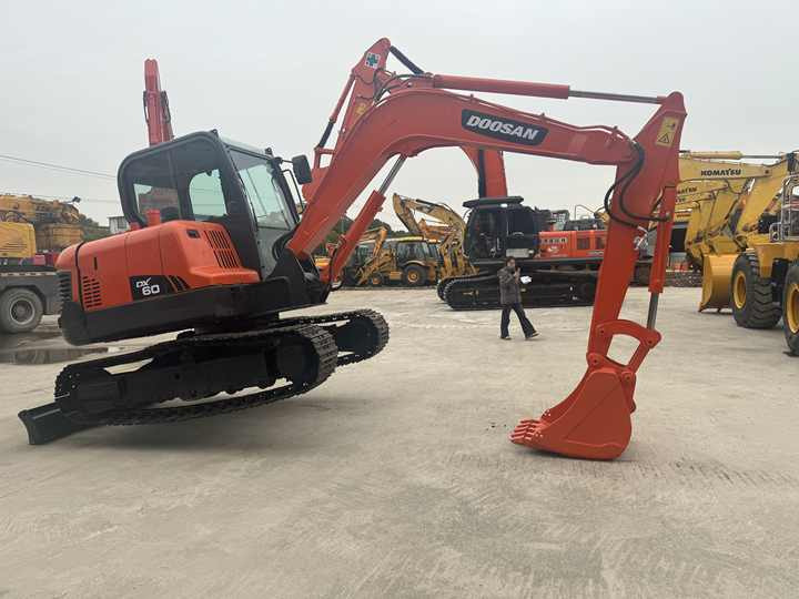 Nice Performance 6t Small Used Excavator,Original Korea Doosan Used Excavators Doosan Dx60 for Sale - Kettenbagger: das Bild 3 Nice Performance 6t Small Used Excavator,Original Korea Doosan Used Excavators Doosan Dx60 for Sale - Kettenbagger: das Bild 3