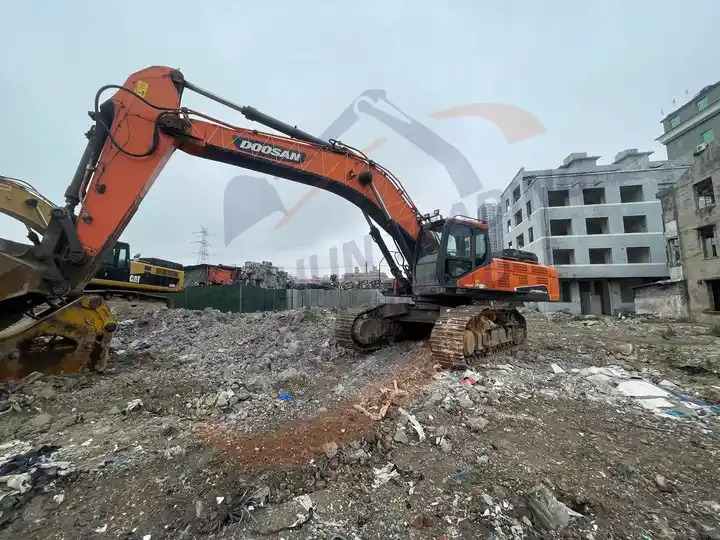 USED KOREA BRAND DOOSAN EXCAVATOR DX520LC DX520LC-9 C HYDRAULIC BIG DIGGER GOOD CONDITION FOR SALE - Bagger: das Bild 3 USED KOREA BRAND DOOSAN EXCAVATOR DX520LC DX520LC-9 C HYDRAULIC BIG DIGGER GOOD CONDITION FOR SALE - Bagger: das Bild 3