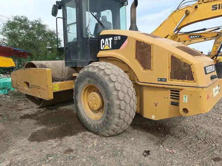 Used 18 ton Caterpillar Road Roller CAT CS76T Road Paving Machinery Soil Compactor made in USA - Straßenwalze: das Bild 2 Used 18 ton Caterpillar Road Roller CAT CS76T Road Paving Machinery Soil Compactor made in USA - Straßenwalze: das Bild 2