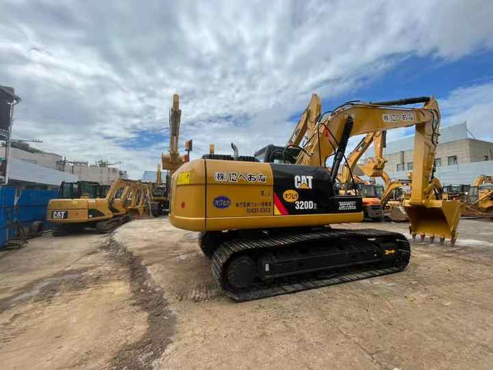 Used CAT 320 320B 320C Caterpillar Excavator with bucket Second hand - Bagger: das Bild 3 Used CAT 320 320B 320C Caterpillar Excavator with bucket Second hand - Bagger: das Bild 3