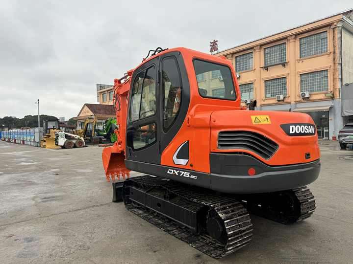 Used Excavator Doosan DX75-9C Second-hand Excavator Digger DX75-9C Compact Shovel Crawler Doosan 75 Excavator Doosan Dx75-9C - Kettenbagger: das Bild 4 Used Excavator Doosan DX75-9C Second-hand Excavator Digger DX75-9C Compact Shovel Crawler Doosan 75 Excavator Doosan Dx75-9C - Kettenbagger: das Bild 4