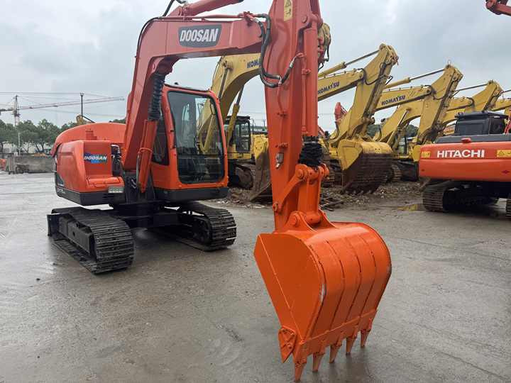 Used Excavator Doosan DX75-9C Second-hand Excavator Digger DX75-9C Compact Shovel Crawler Doosan 75 Excavator Doosan Dx75-9C - Kettenbagger: das Bild 5 Used Excavator Doosan DX75-9C Second-hand Excavator Digger DX75-9C Compact Shovel Crawler Doosan 75 Excavator Doosan Dx75-9C - Kettenbagger: das Bild 5