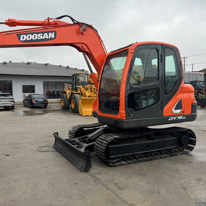 Used Excavator Doosan DX75-9C Second-hand Excavator Digger DX75-9C Compact Shovel Crawler Doosan 75 Excavator Doosan Dx75-9C - Kettenbagger: das Bild 1 Used Excavator Doosan DX75-9C Second-hand Excavator Digger DX75-9C Compact Shovel Crawler Doosan 75 Excavator Doosan Dx75-9C - Kettenbagger: das Bild 1