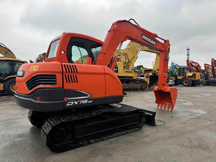 Used Excavator Doosan DX75-9C Second-hand Excavator Digger DX75-9C Compact Shovel Crawler Doosan 75 Excavator Doosan Dx75-9C - Kettenbagger: das Bild 4 Used Excavator Doosan DX75-9C Second-hand Excavator Digger DX75-9C Compact Shovel Crawler Doosan 75 Excavator Doosan Dx75-9C - Kettenbagger: das Bild 4