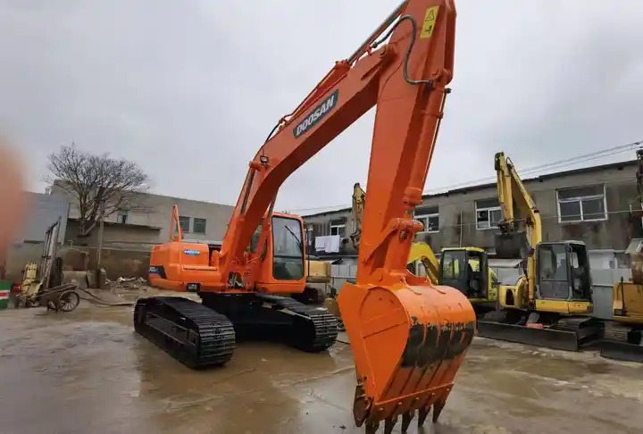 Used 20Ton Korea Excavator Machinery Equipment, Doosan Excavator DH220LC-7 Medium-size Digger - Kettenbagger: das Bild 4 Used 20Ton Korea Excavator Machinery Equipment, Doosan Excavator DH220LC-7 Medium-size Digger - Kettenbagger: das Bild 4